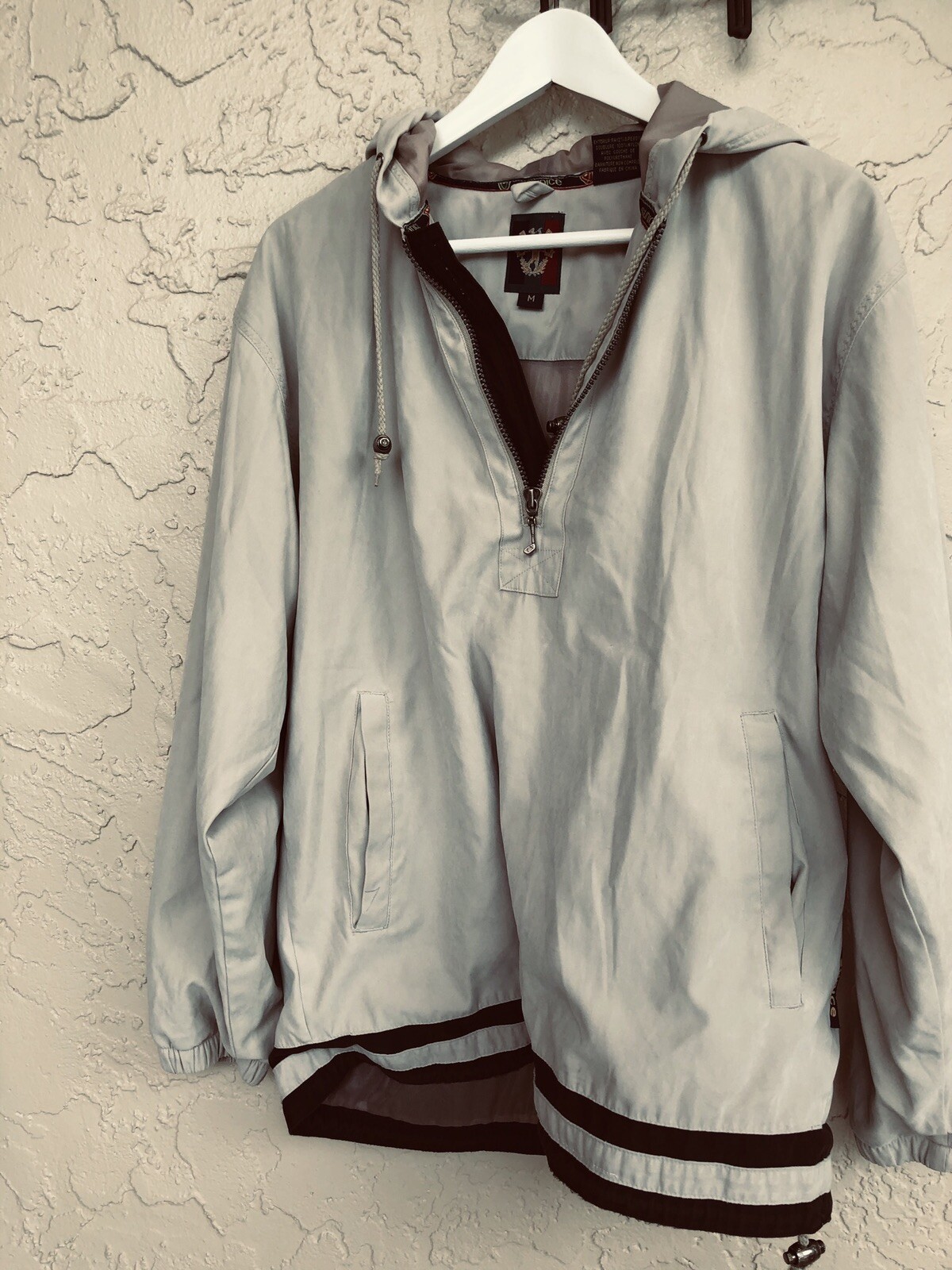 Sunice beige pullover windbreaker jacket with a h… - image 4