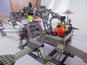 LEGO Life on Mars 7317 Aero Tube Hangar w/Minifigs & Manual - COMPLETE