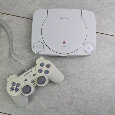 Sony PS1 PSOne Konsole Bundle Controller & Kabel + 1 Spiel getestet funktioniert sauber