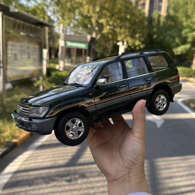 Original 1:18 Toyota Land Cruiser 4700 Cruiser LC100 Alloy Car Model collection
