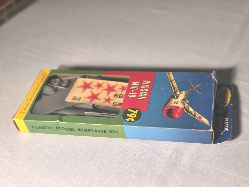 Vintage ORIGINAL LINDBERG BOY CRAFT RUSSIAN MIG-19 AIRPLANE FACTORY SEALED 1950s - Image 3 of 4