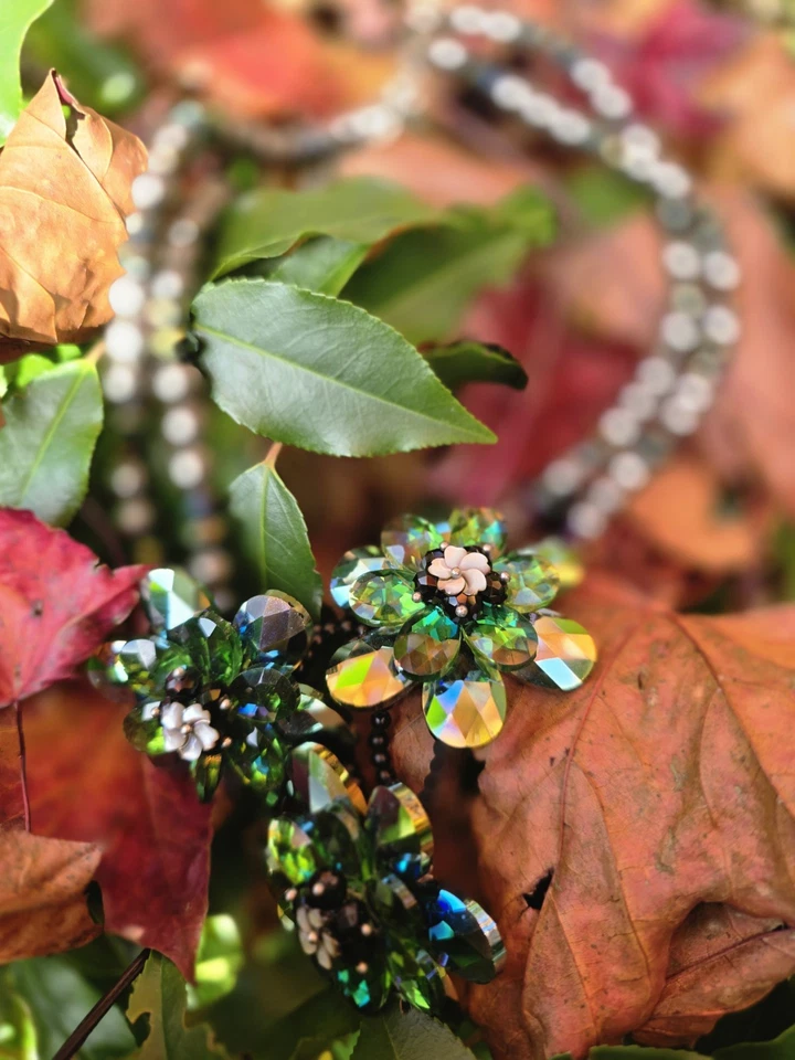 Butler & Wilson Glass Crystal Chunky Flower Jewellery Signed Branded Green - Image 4 of 4