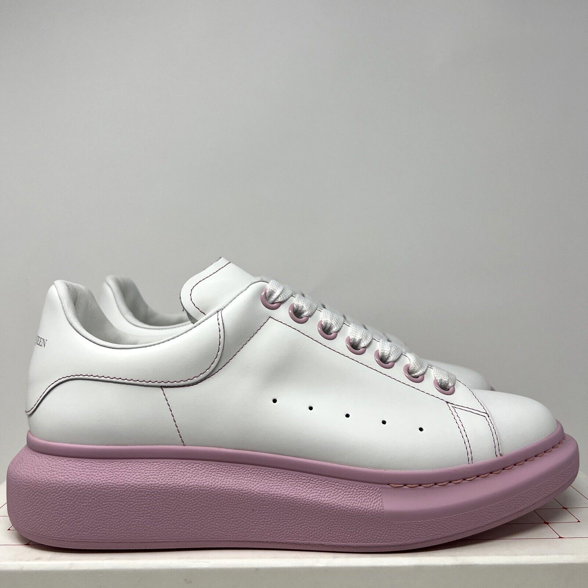 Alexander McQueen Men's Oversized Sneakers 42 EU/ 9 US White Alexander McQueen Men's Oversized Sneakers 42 EU/ 9 US White