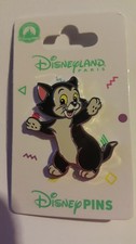 Pin's Disney FIGARO chat de Pinocchio de DISNEYLAND PARIS NEUF sur son support