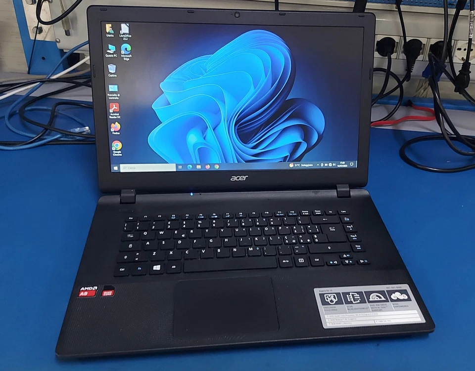 Notebook Acer Aspire ES!-521 AMD E8-6410 RAM 8 GB SSD 128 GB S.O. Win 10 H - Immagine 4 di 4