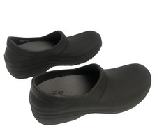 Crocs Women's 8 Black Clogs Shoes Non-Slip Workwear Nursing Dual Comfort EUC