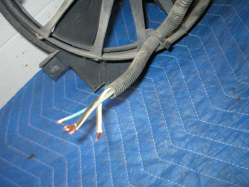 Chevrolet Camaro Firebird 1995-2002 6 CyL 3,8 GM ORIGINAL doble ventilador radiador Foto 2 de 4