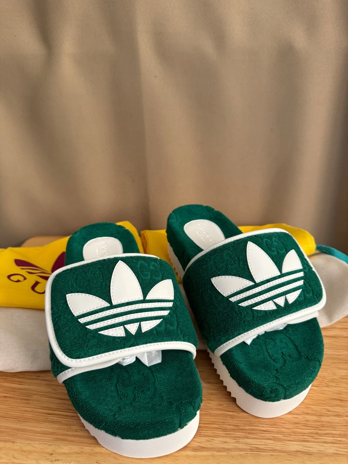 Scivoli con plateau Gucci x Adidas GG Terry in tessuto taglia 9 40