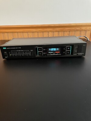 VINTAGE SANSUI QUARTZ PLL SYNTHESIZER TUNER T-1110 EXCELLENT working condition.