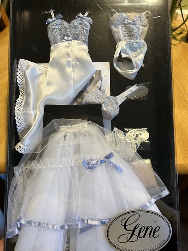 Ashton Drake Gene Marshall Forget Me Not Ensemble COA NEW IN BOX - Picture 5 of 6