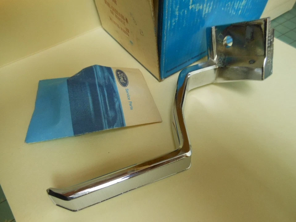 NOS 1979 Ford LTD Inner Door Handle RH D9AZ-5422600-A - Image 3 of 3