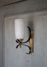 Applique vintage en laiton et fer des années 60, Arlus, lampe murale