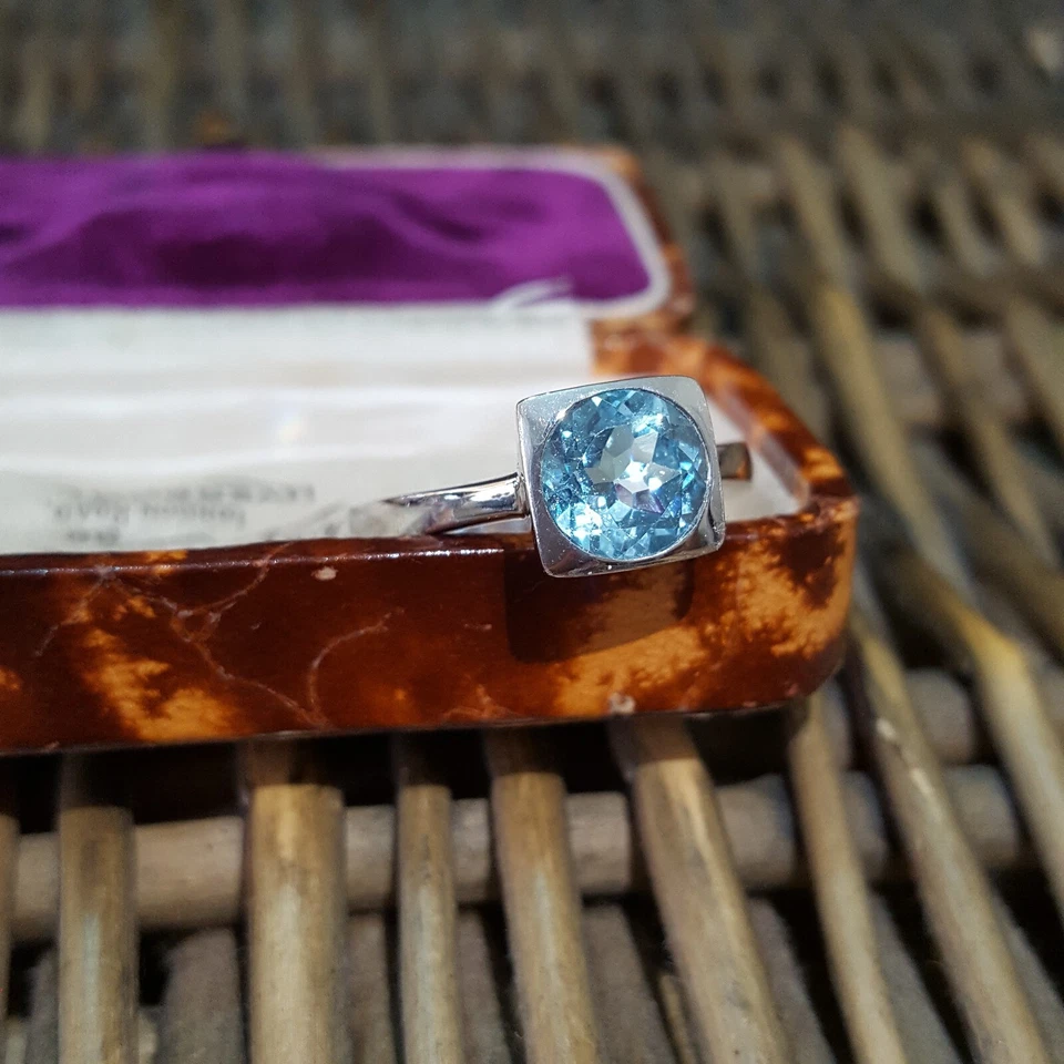 Anillo de Plata de Ley 925, Anillo de Topacio Azul Natural, Geométrico, Talla O.5 EE. UU. 7.5 Foto 3 de 4