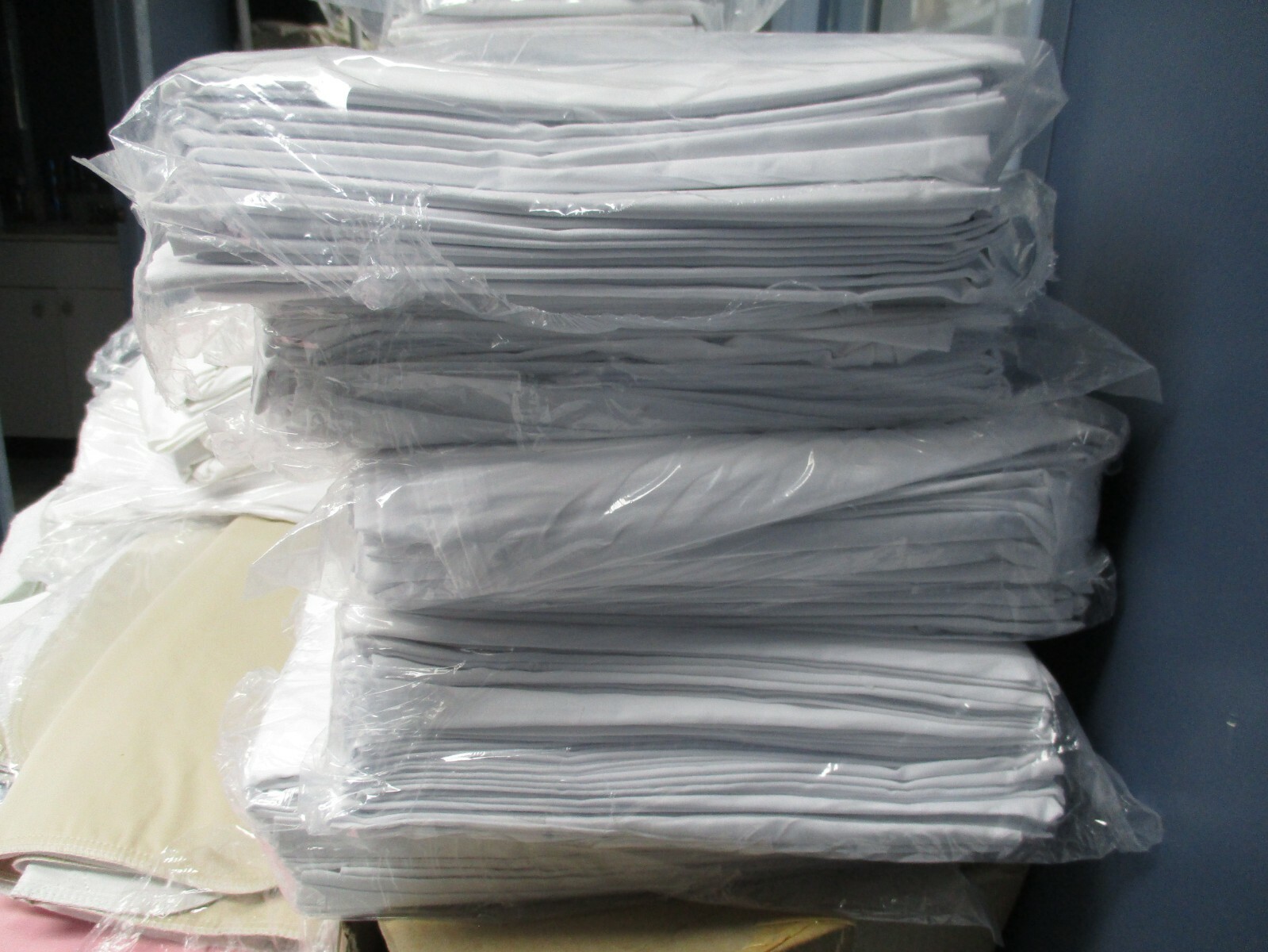 36 HOTEL MOTEL RESORTS  PILLOW CASE STANDARD SIZE 20X30 T180 PERCALE BRAND NEW 
