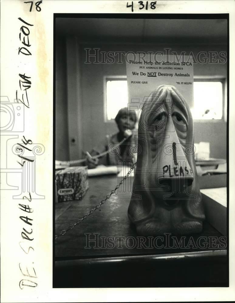 Spca*:・'°☆品 1982 Press Photo Sad Dog is used to raise funds for Jefferson SPCA