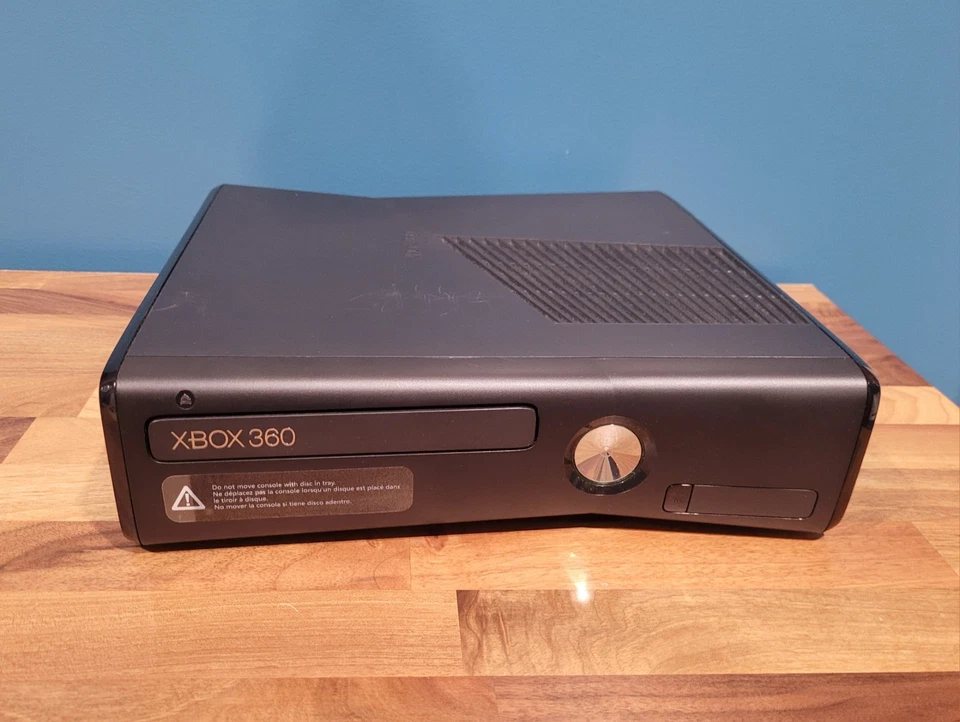 Xbox 360 Console S Bundle + 2 Wireless Remote Controls, Games Plus - Image 3 of 4