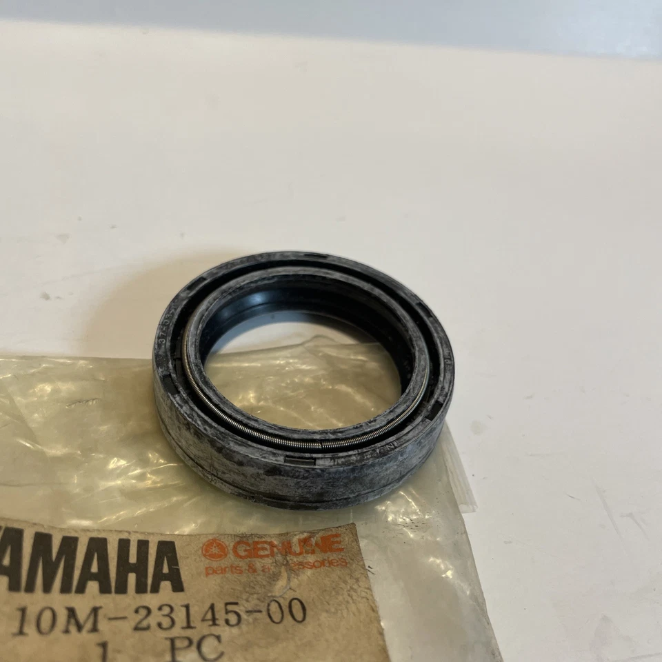 Sello de aceite de horquilla Yamaha XJ1100 XJ1100J 1982 NUEVO OEM Foto 2 de 3