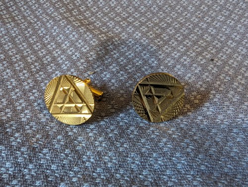 Attractive Diamond Cut Goldtone Round Cufflinks - Triangular Design - VGC - Picture 2 of 8