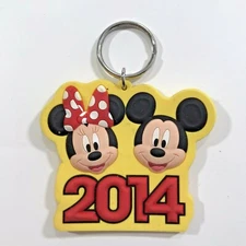 Disney Mickey Mouse 2014 Keyring Collectible Monogram International Keychain