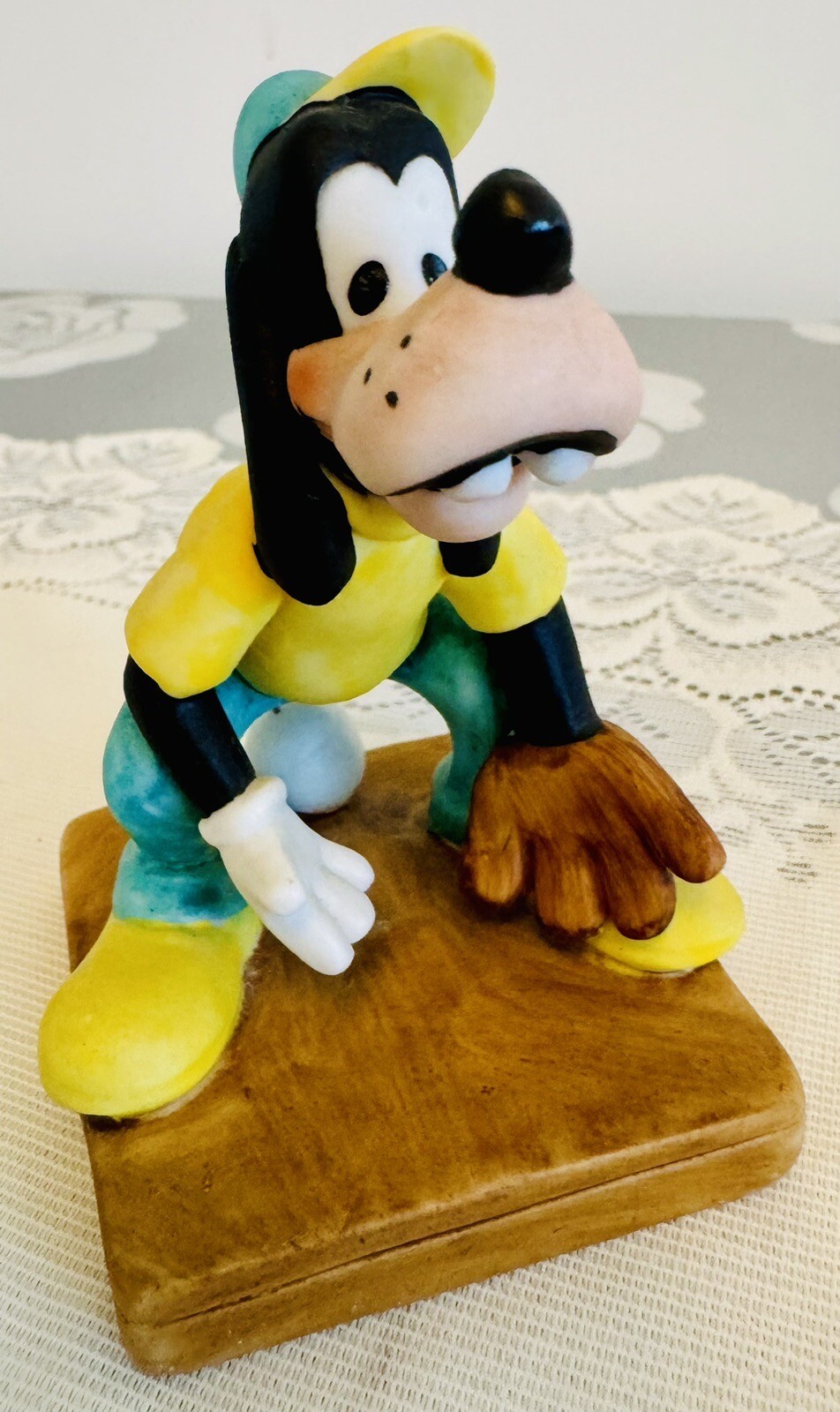 Vintage, Disney, Goofy Figurine, Baseball Mitt/Player, Ceramic Figurine