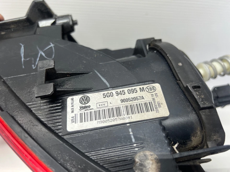 2014 VOLKSWAGEN GOLF PASSENGER OUTER TAILLIGHT (LEFT OUTER) 5G0 945 095 M - Image 2 of 4