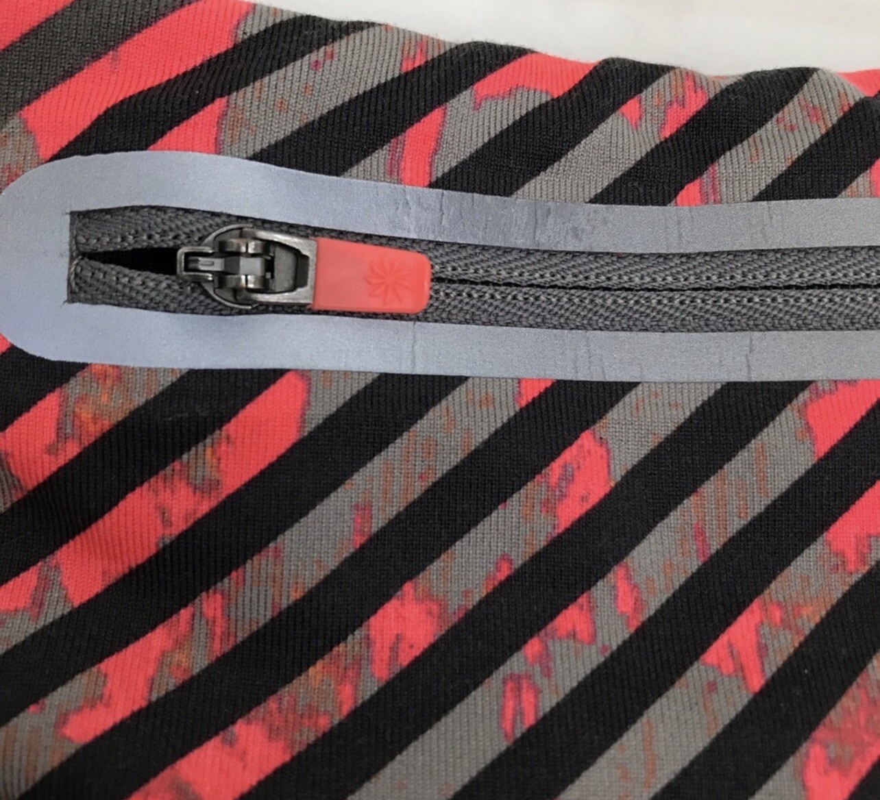 Athleta Radical Stripe Pattern Capri Leggings Siz… - image 4