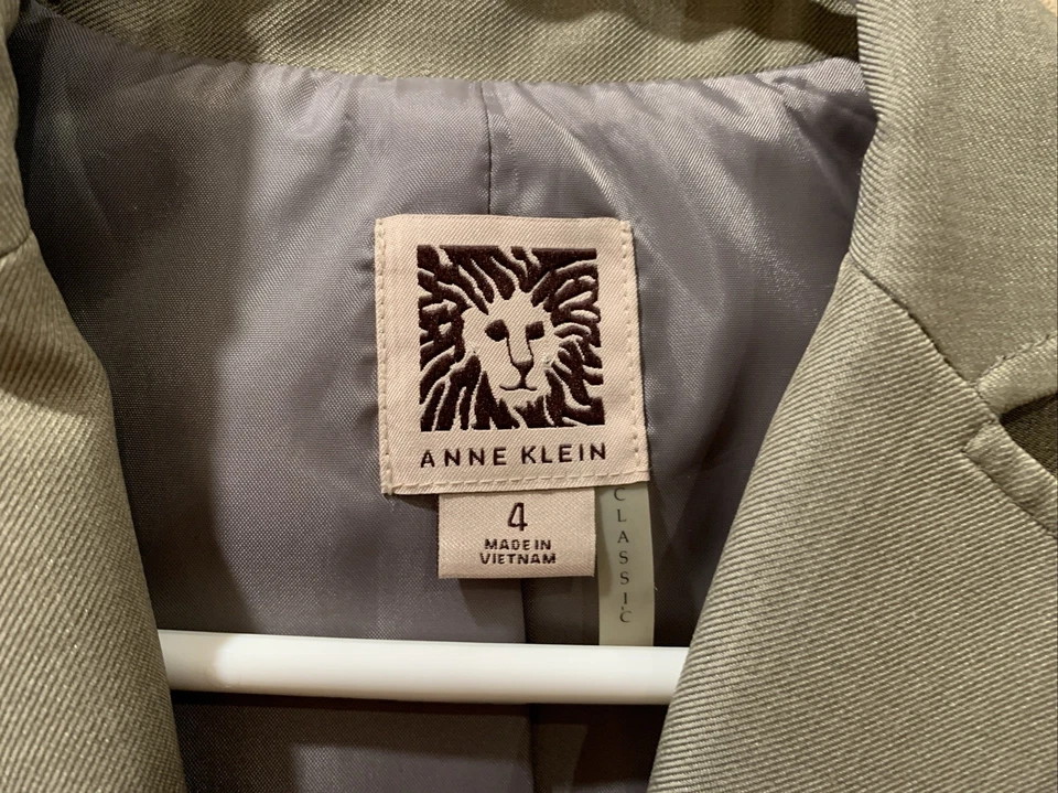NUEVO CON ETIQUETAS Anne Klein Mujer Talla 4 Taupe 2 Piezas Traje Diseñador Blazer y Pantalones Venta al por menor $280 Foto 2 de 4