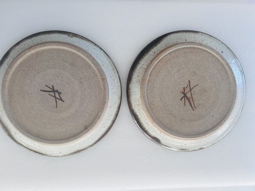 Set Of 2 Large Asian Art Pottery Platter Plates Signed 11"D Hand Painted Heavy - Picture 4 of 6