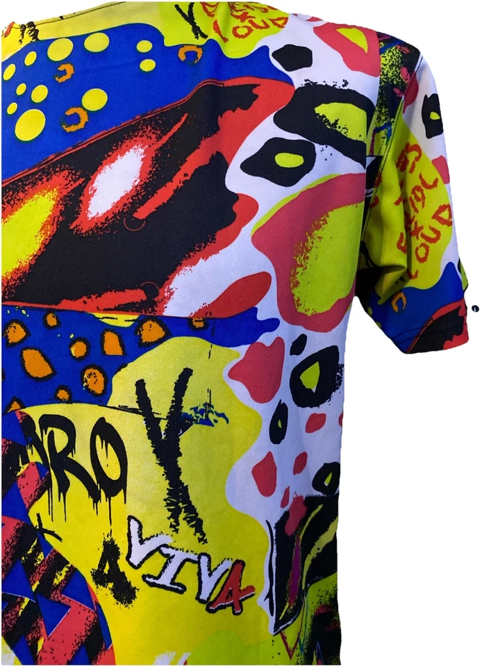 Camiseta grafite etiqueta azul real estampa colorida arte de rua urbana tamanho M - Imagem 4 de 4