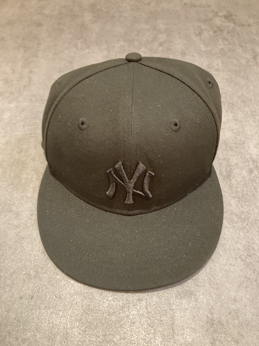 New Era NY Yankees SnapBack Cap | Black | One Size | RN11493