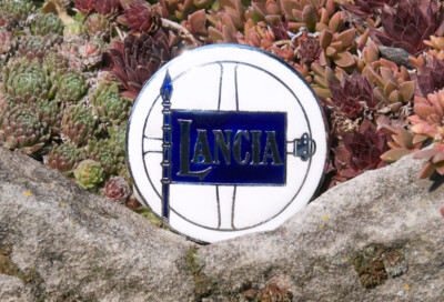 VINTAGE EMAILLE AUTO KÜHLER AUTO EMBLEM / BADGE # LANCIA TORINO ITALIEN