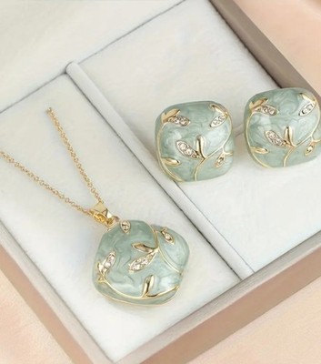 Delicate Floral Stunning Marble Effects Golden Leaf Necklaces & Earrings Set