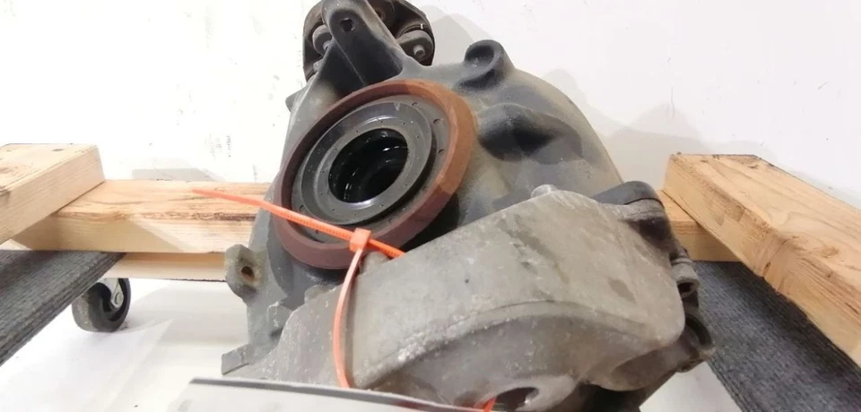 REAR DIFFERENTIAL CARRIER ASSEMBLY 33107605589 2014-2018 BMW 328D - Image 4 of 4