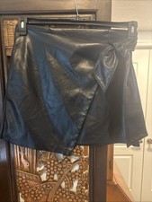 Women's Skirt Size Medium, Preowned Black Wrap Skirt