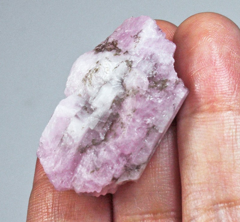 80Ct Natural Purple Kunzite Crystal Facet Rough Specimen Afghanistan YZLH899