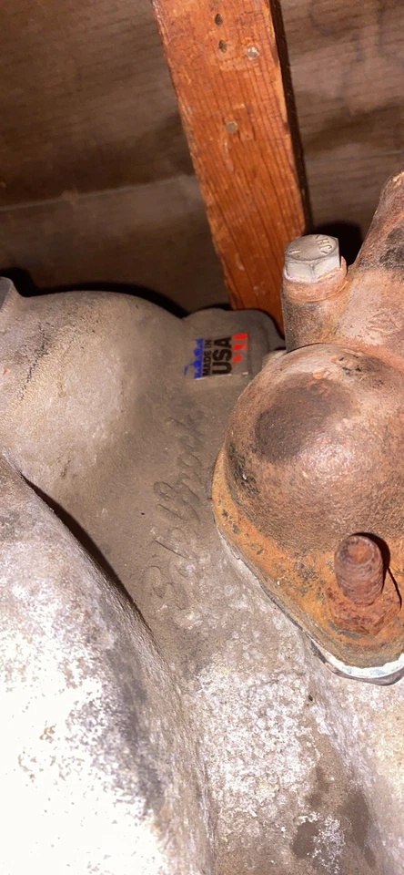 Edelbrock Performer 2101 Intake Nice Condition Needs Good Cleaning Sbc - Image 2 of 3