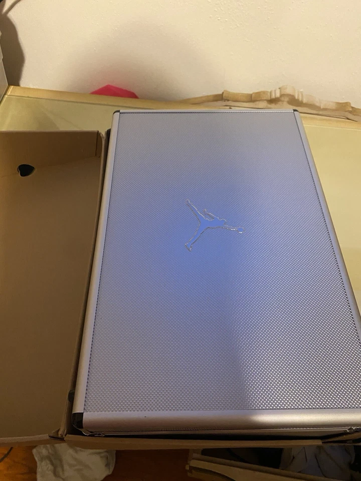 Talla 10 - Air Jordan 1 Retro Plateado Alto 25 Aniversario Foto 3 de 3