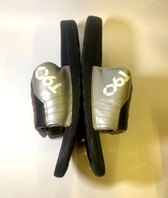 total 90 slippers