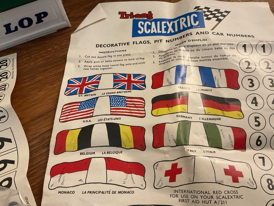 Scalextric Boxed A202 Racing Pit + Accesorios para pozos A223 sin usar y 2 hojas de bandera - Imagen 3 de 4