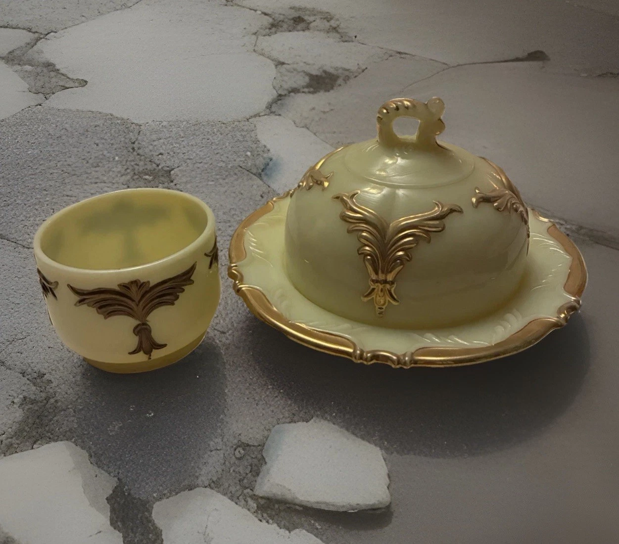 Heisey Winged Scroll Custard Glass Ivorina Verde Butter And Cup 1899-1901 Set
