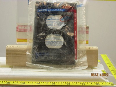 Leviton R40-P-J8 1-Gang Mid-Size Wall Plate