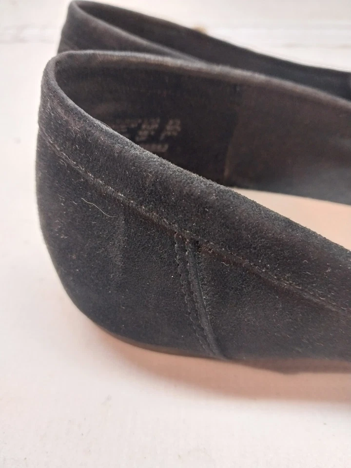 Mocasín de gamuza para mujer Fioni negro plano talla 8 1/2. Zapatos sin cordones Foto 2 de 4