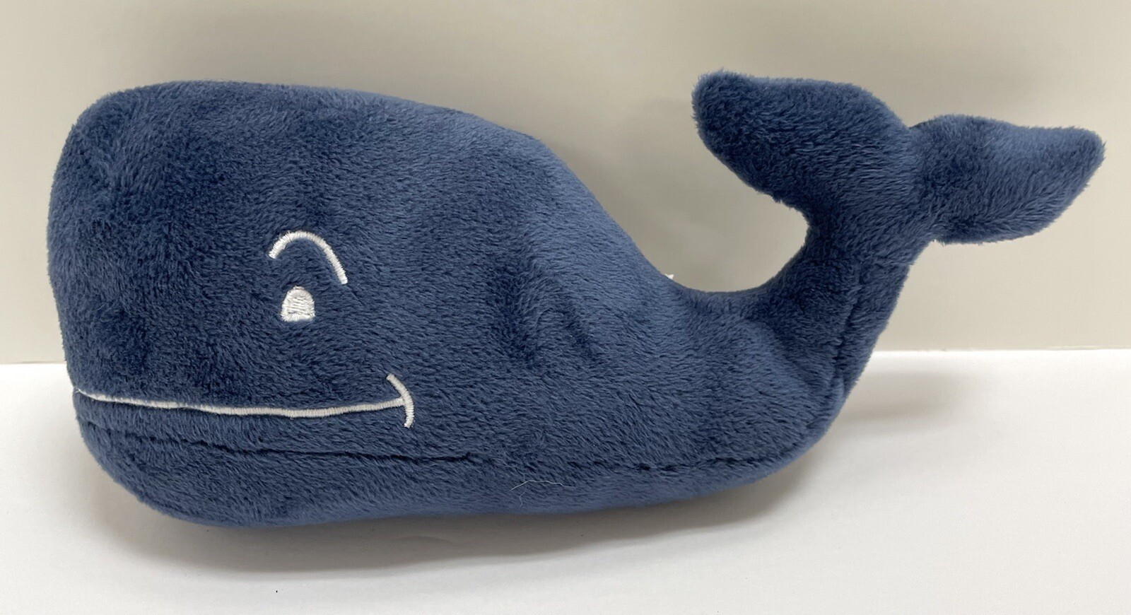 vineyard vines stuffed whale