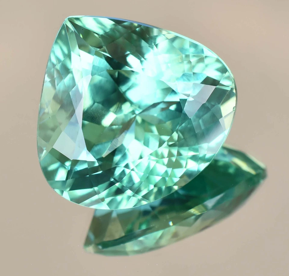 Piedra preciosa suelta de pera con certificación de zafiro parti bicolor natural impecable de 42,30 quilates Foto 4 de 4