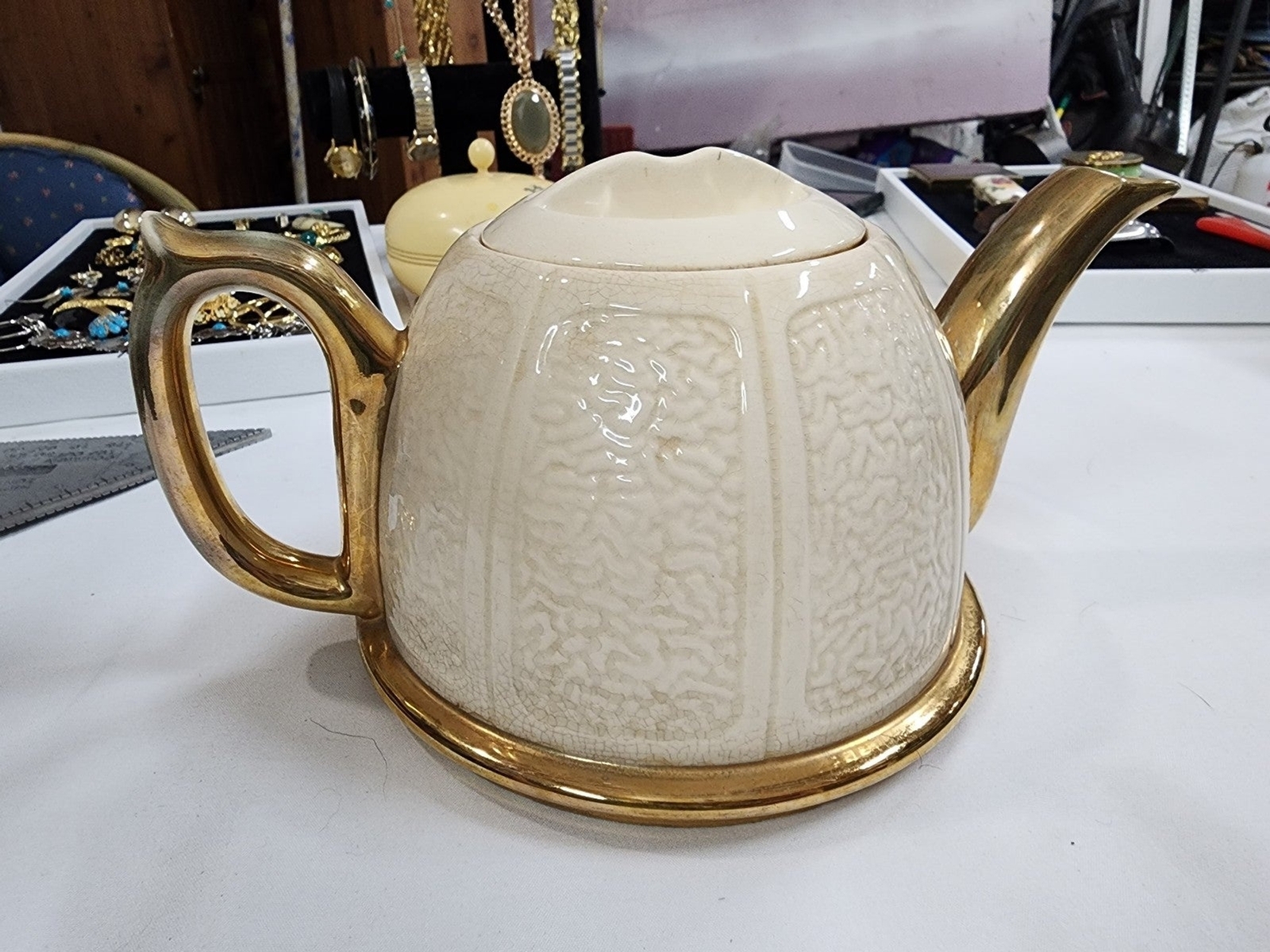 BEVERLEY Staffordshire England POTTERY TEA POT w/ COZY COVER (For