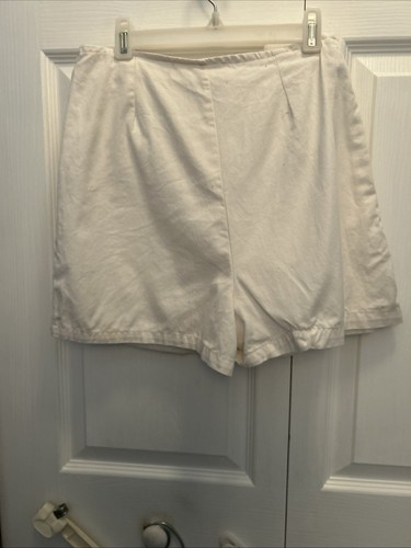 WHITE SKORT WAIST 27” SIZE M ( MORE LIKE A SMALL ) 100% COTTON - Picture 3 of 3