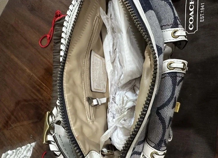Bolso Coach Turn Lock Denim Signature “C” Cuero Blanco 10489 Nuevo con Etiquetas Foto 4 de 4