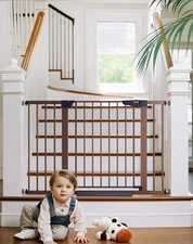 Cumbor 43.5 Inch Auto Close Safety Baby Gate - White