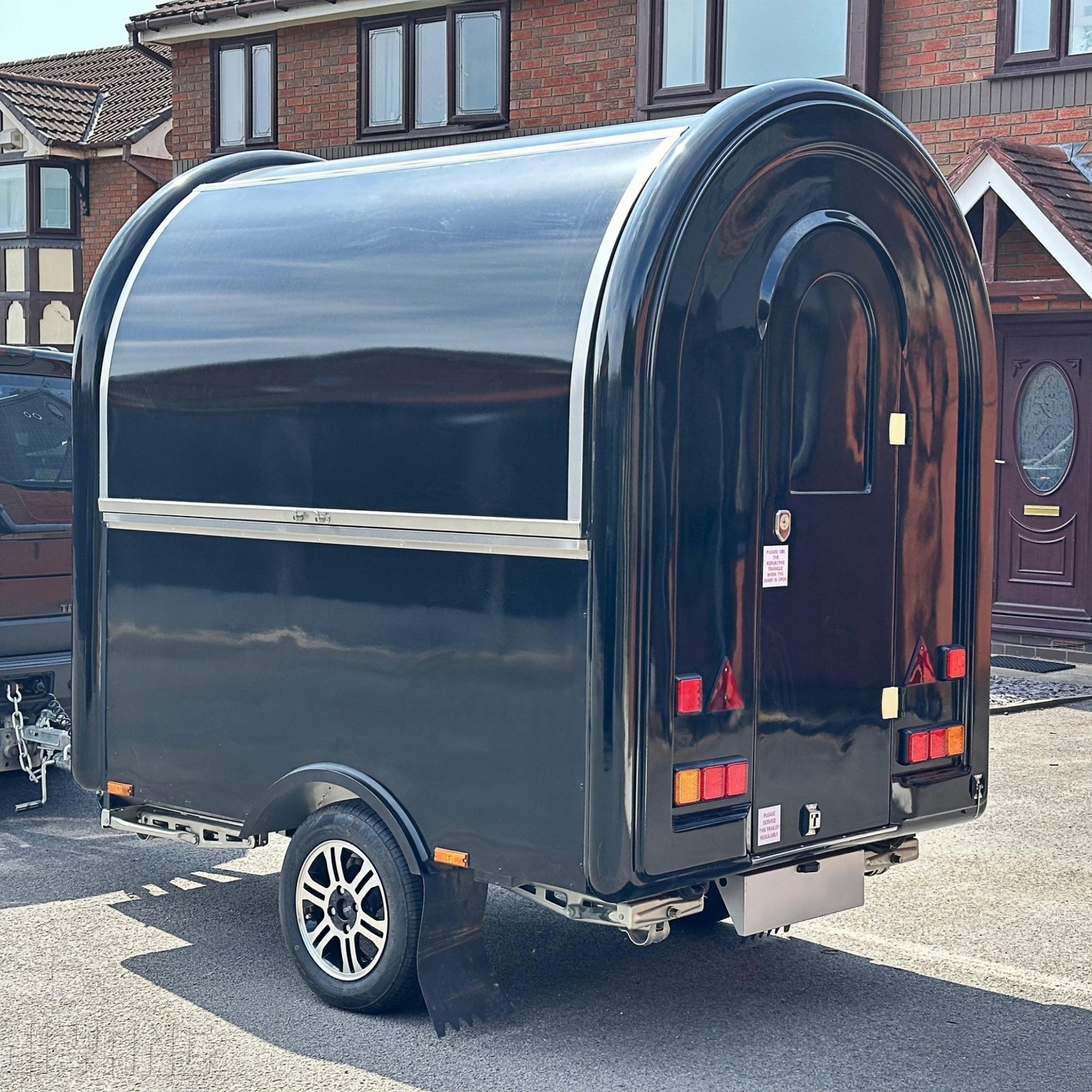 New Retro Round Food Trailer - Mobile Coffee & Ice Cream Concession Stand -Black