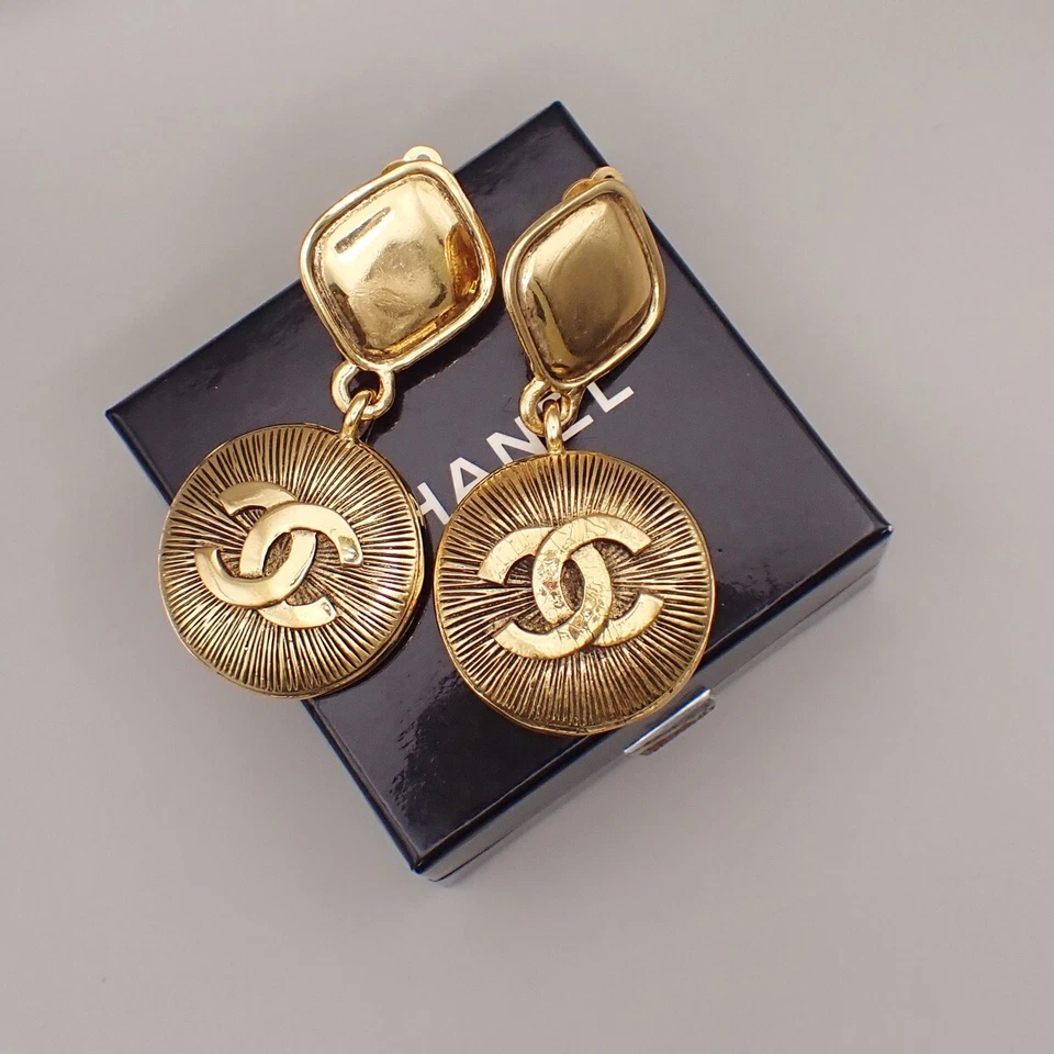 CHANEL CC Logo Round Drop Earrings Clip-On GHW France Vintage 75RK809
